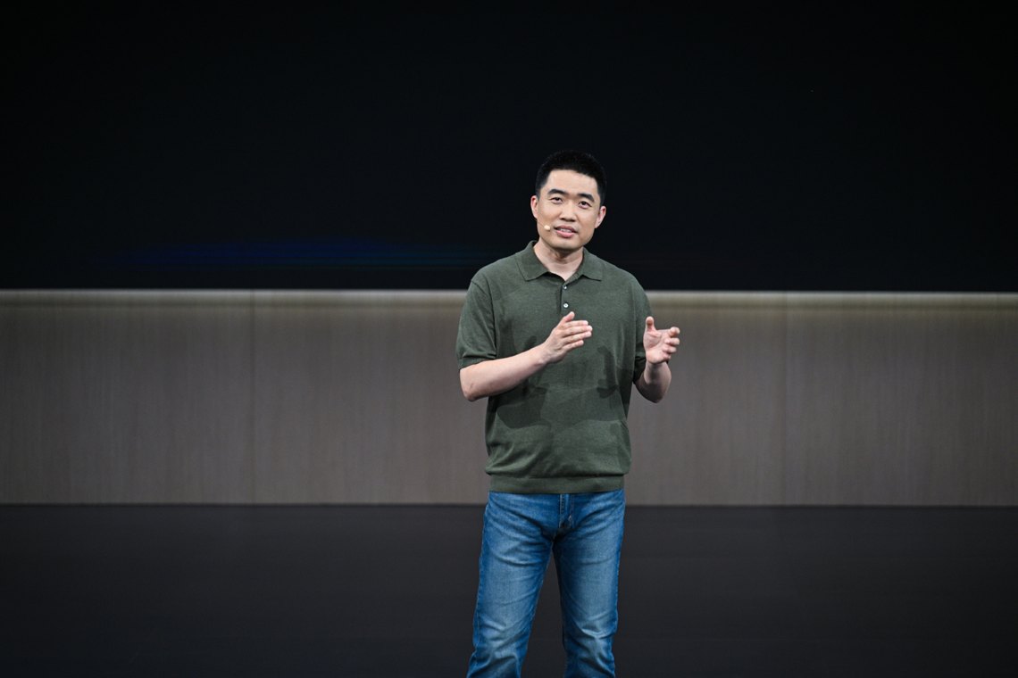 讲AI的李想,身后是一条裂谷
