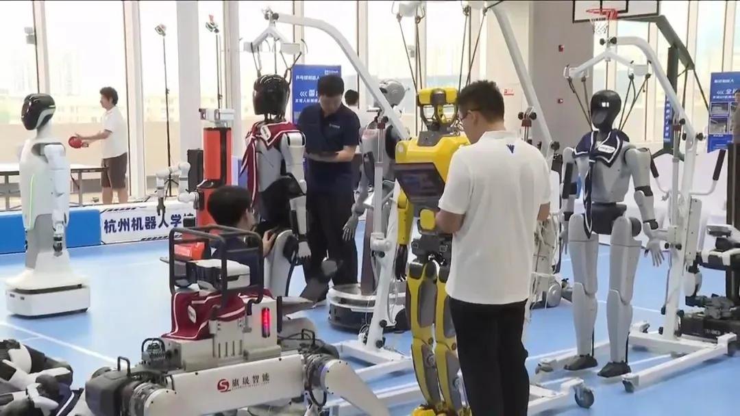 首个机器人学校开学!它们要学什么